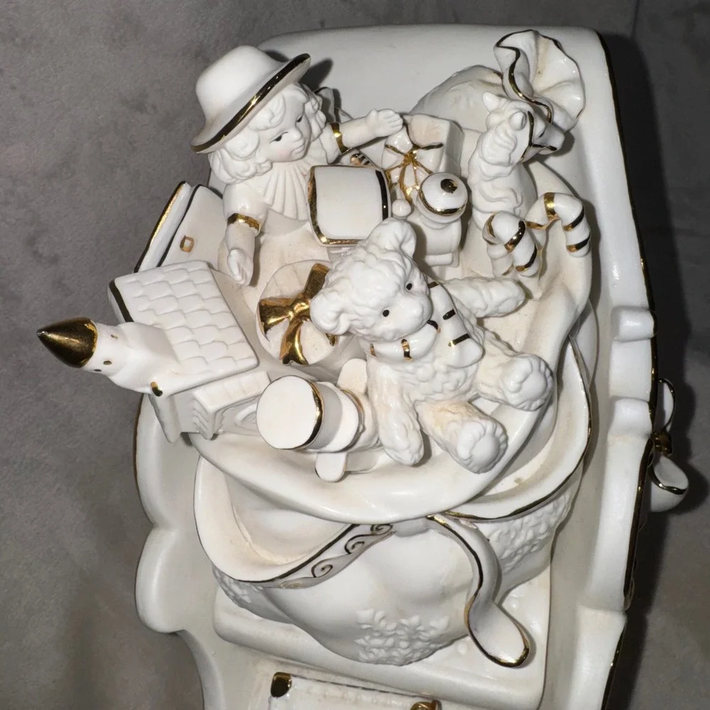 2001 Grandeur Noel Porcelain Sleigh Collectors Edition Christmas Decor Vintage